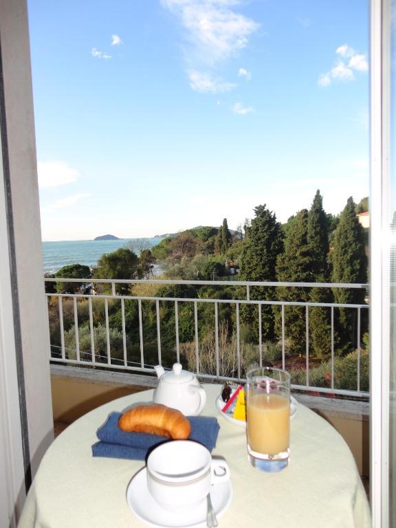 Hotel Rosa Dei Venti Lerici Exterior photo